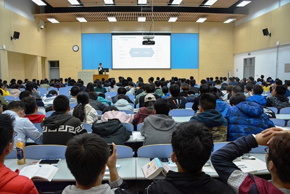 刘乃铭进行经验分享 郝瑞摄影